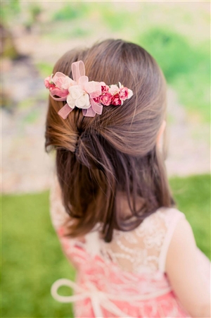 HB004 : Floral decorations on a comb