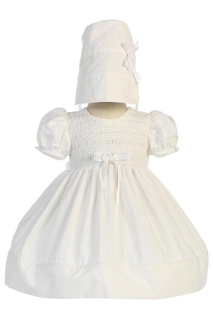 Short cotton smocked dress with bonnet
Short cotton smocked dress with bonnet
Short cotton smocked dress with bonnet