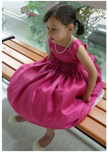 #SK3047SL : Sleeveless, Light Weight Taffeta Dress ( Sale )